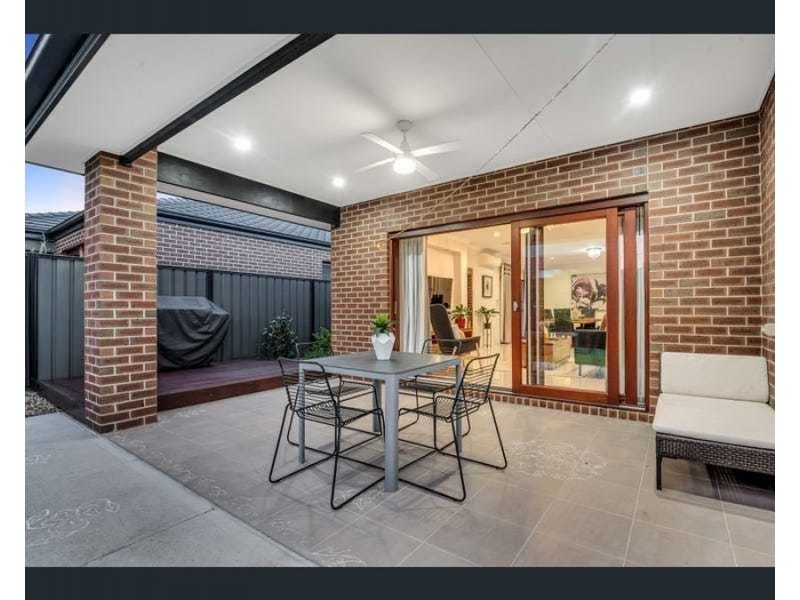 17 Escapade Boulevard, Craigieburn VIC 3064