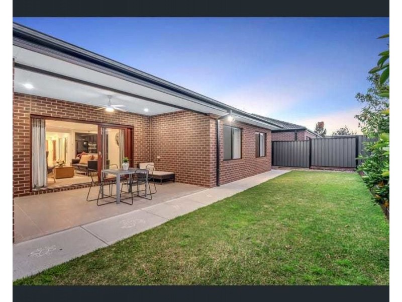 17 Escapade Boulevard, Craigieburn VIC 3064