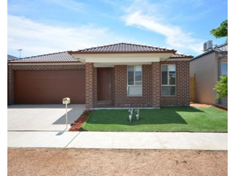 35 Hollington Drive, Mickleham VIC 3064