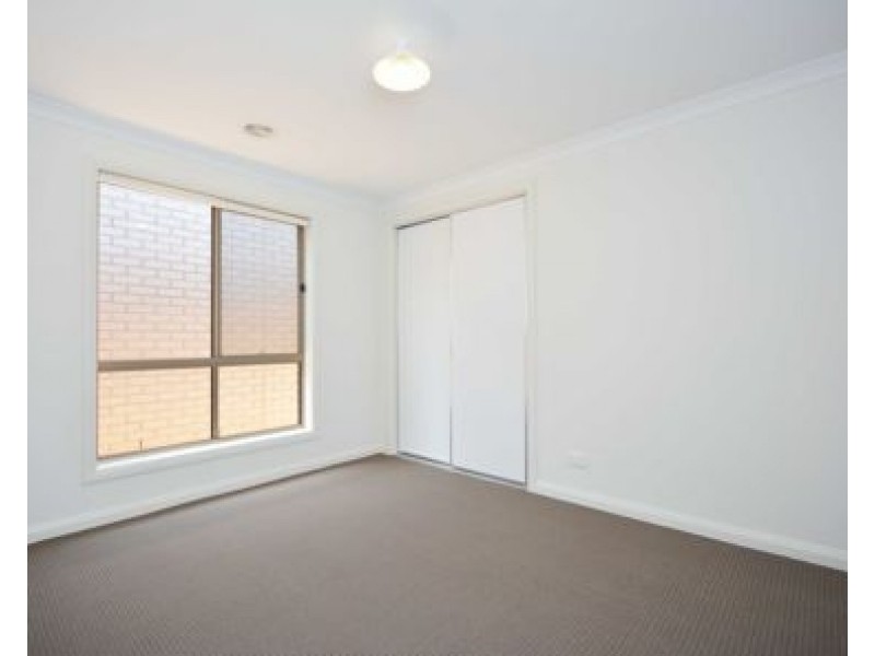 35 Hollington Drive, Mickleham VIC 3064