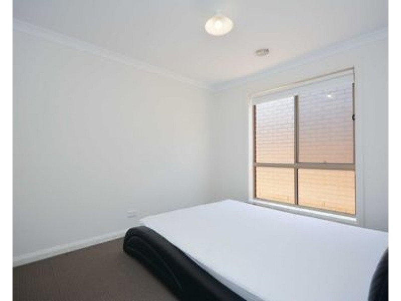 35 Hollington Drive, Mickleham VIC 3064