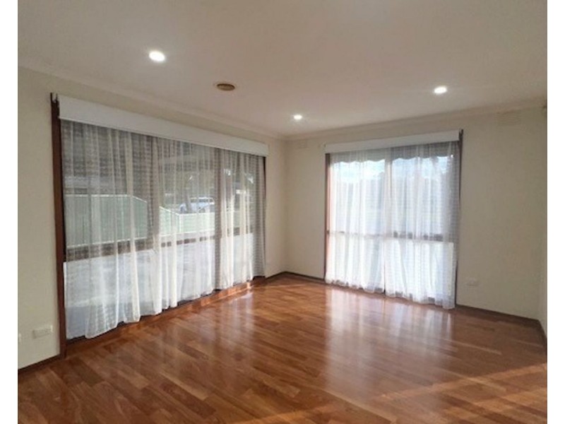 98 Hanson Road, Craigieburn VIC 3064