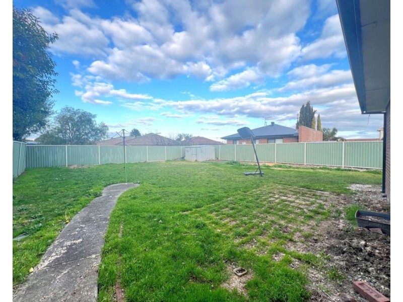98 Hanson Road, Craigieburn VIC 3064