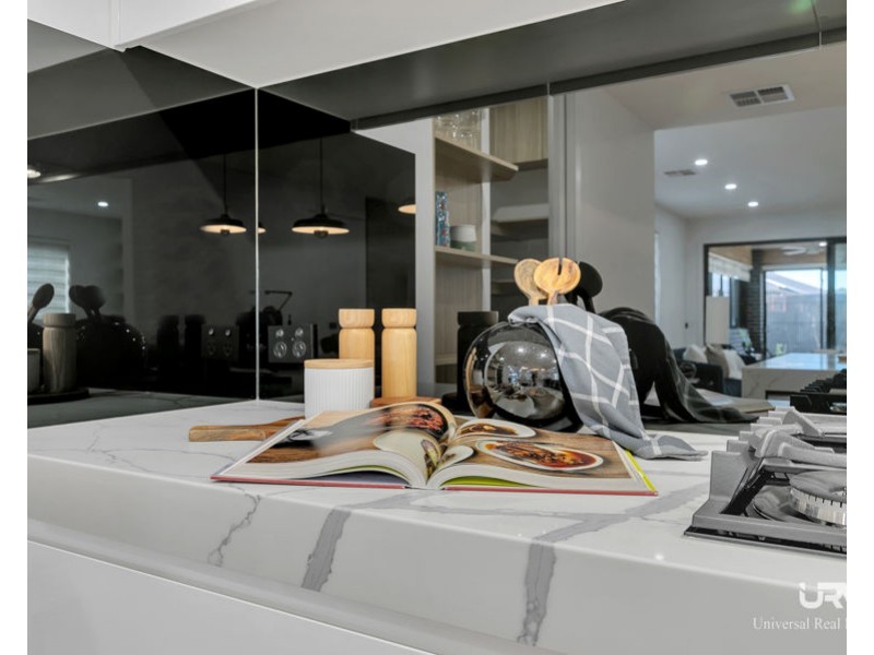 9 Rouge Way, Craigieburn VIC 3064