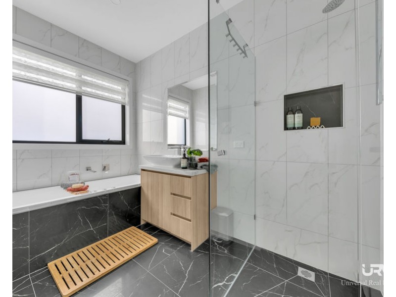 9 Rouge Way, Craigieburn VIC 3064