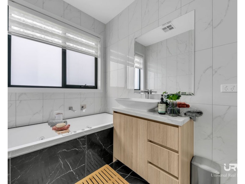 9 Rouge Way, Craigieburn VIC 3064