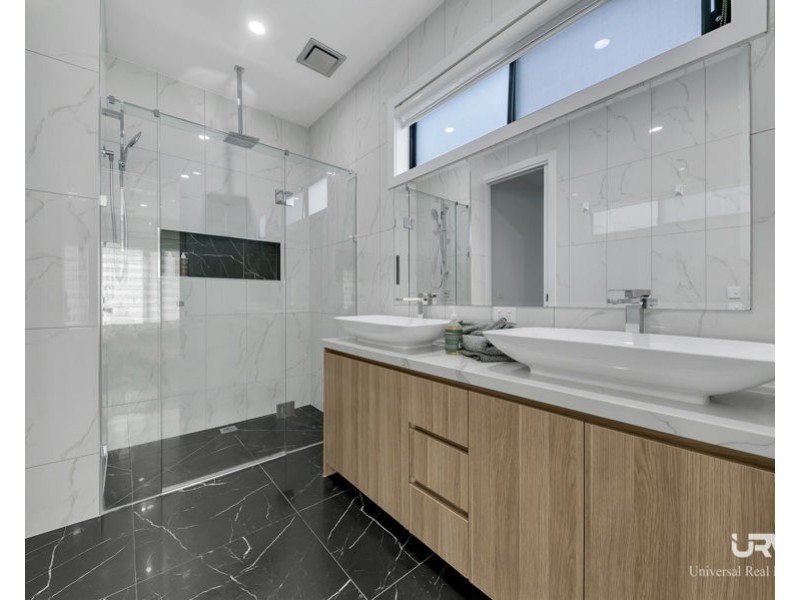 9 Rouge Way, Craigieburn VIC 3064