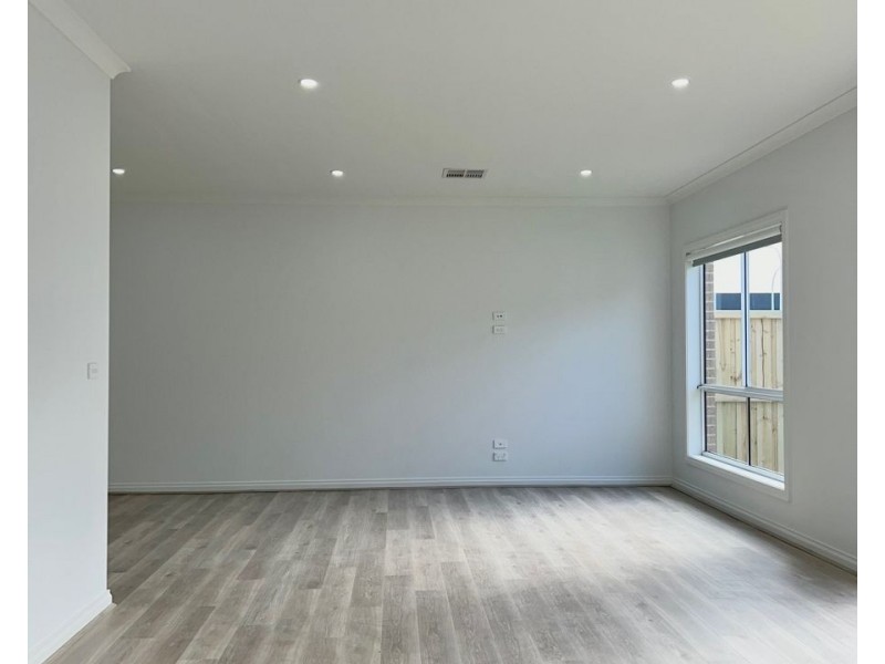 29 Huntingtower Avenue, Mickleham VIC 3064