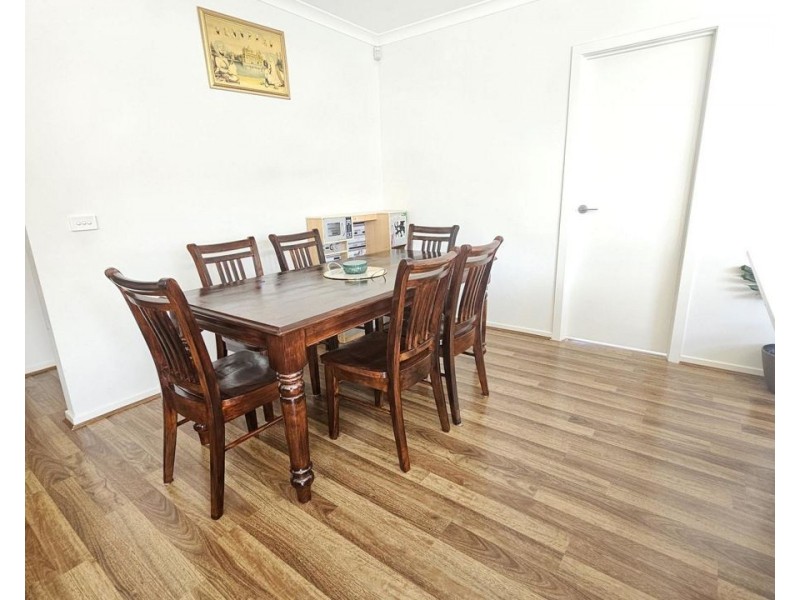 16 Featherwood Crescent, Craigieburn VIC 3064
