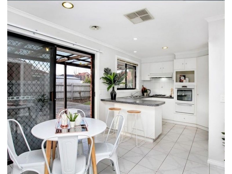 4 Zennor Court, Craigieburn VIC 3064