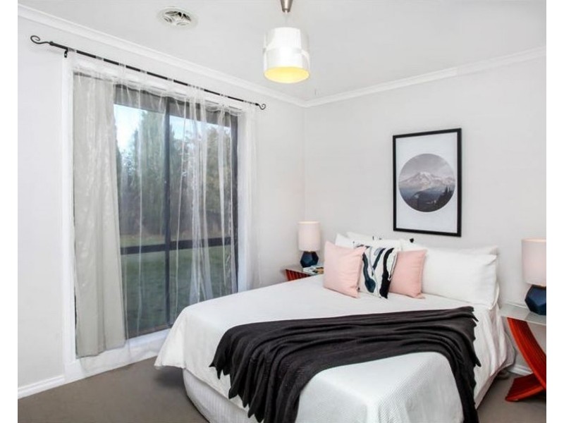 4 Zennor Court, Craigieburn VIC 3064