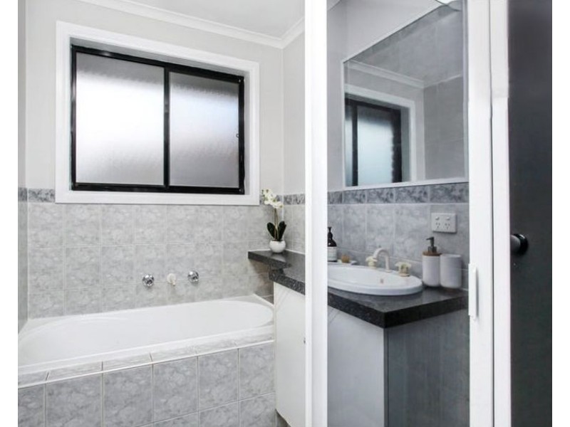 4 Zennor Court, Craigieburn VIC 3064