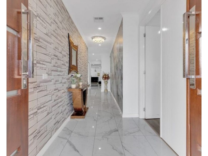 4 Olivetree Loop, Craigieburn VIC 3064