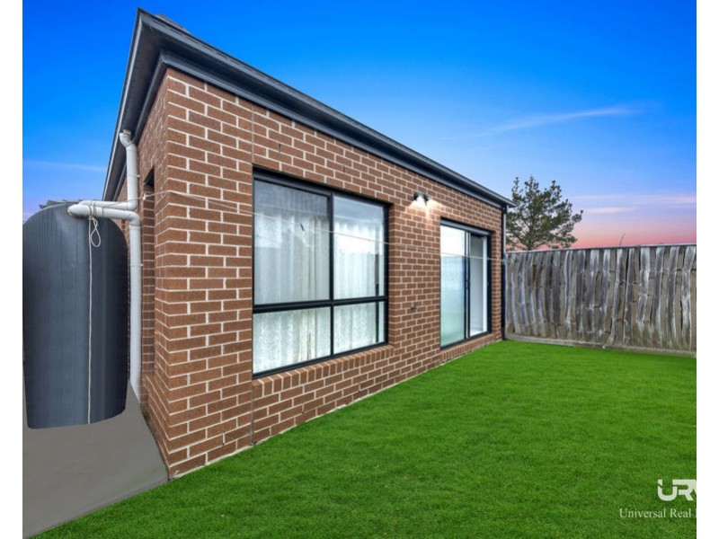 24 Akram Way, Rockbank VIC 3335