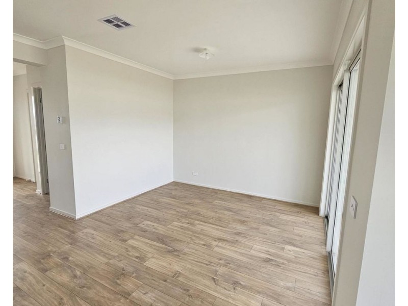 12 Aubergine Road, Mickleham VIC 3064