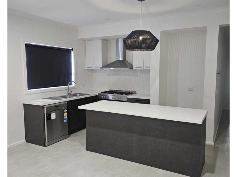 8 Cilantro Street, Kalkallo VIC 3064