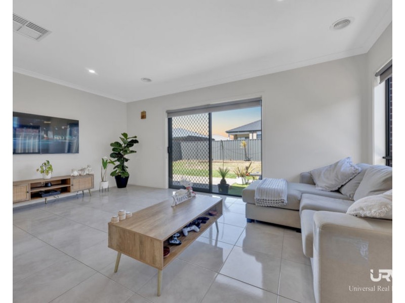 8 Wispering Circuit, Kilmore VIC 3764