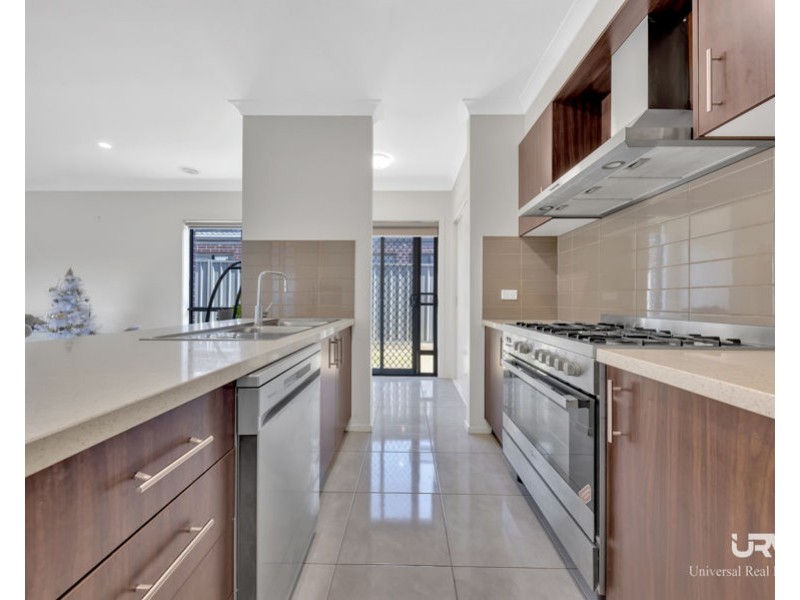 8 Wispering Circuit, Kilmore VIC 3764