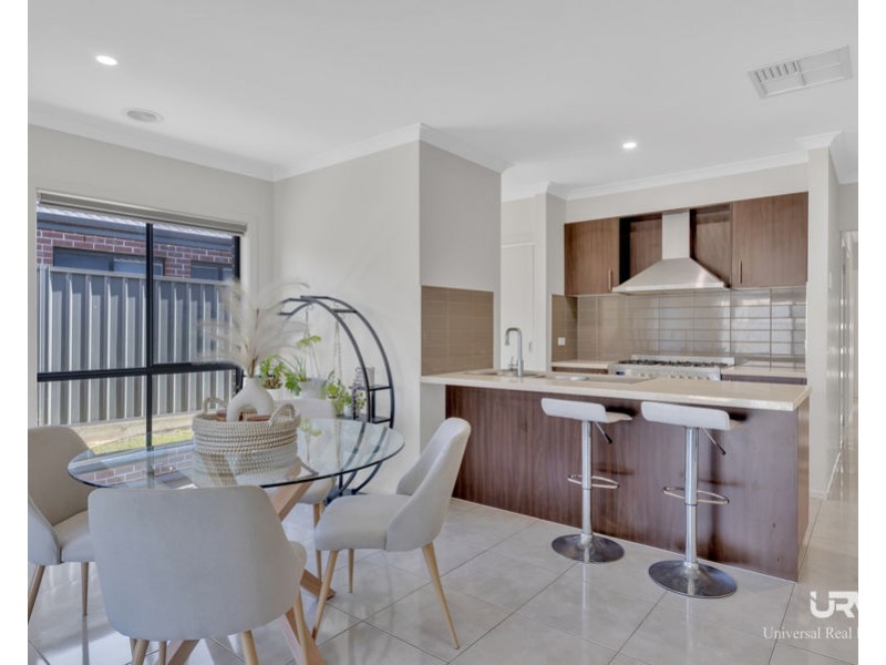 8 Wispering Circuit, Kilmore VIC 3764