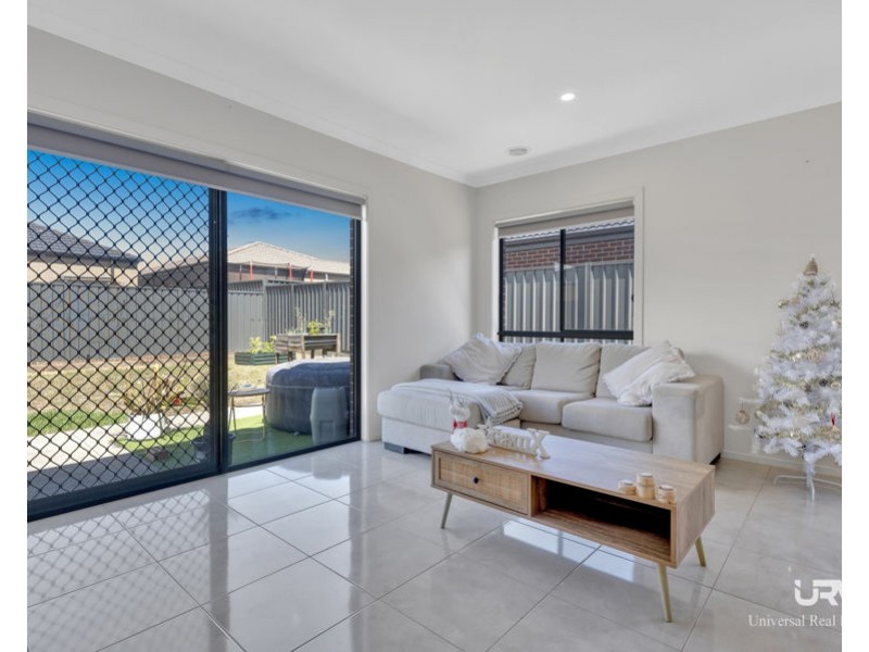 8 Wispering Circuit, Kilmore VIC 3764