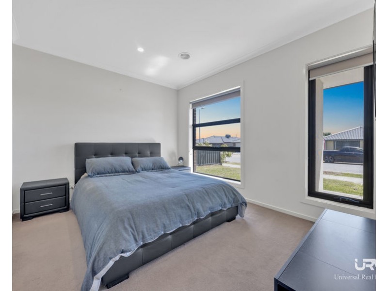 8 Wispering Circuit, Kilmore VIC 3764