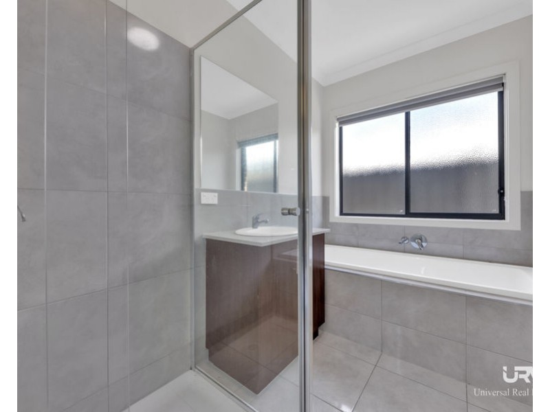 8 Wispering Circuit, Kilmore VIC 3764