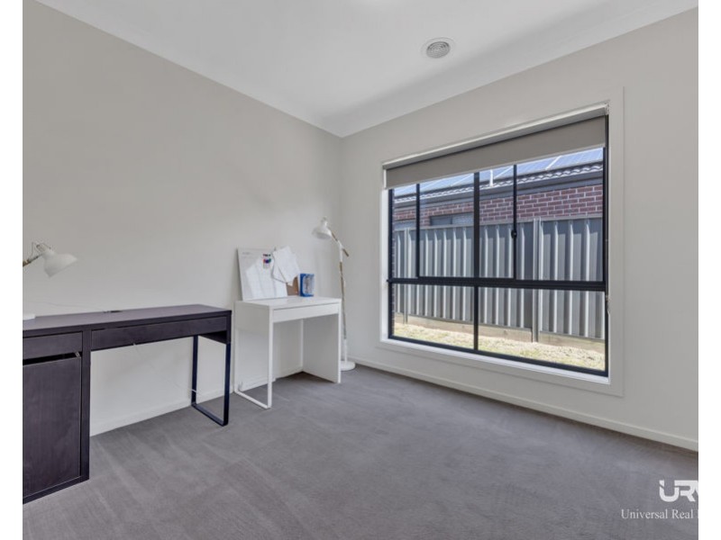 8 Wispering Circuit, Kilmore VIC 3764