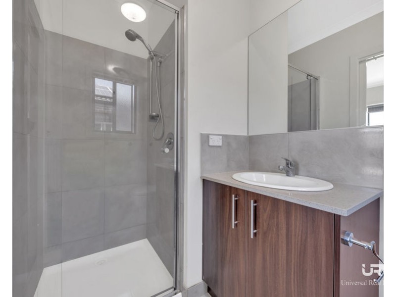 8 Wispering Circuit, Kilmore VIC 3764