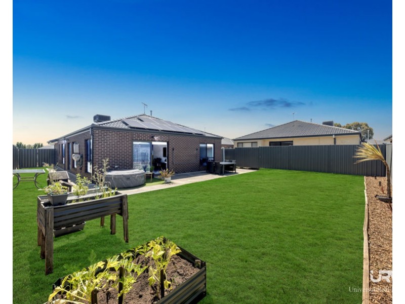 8 Wispering Circuit, Kilmore VIC 3764