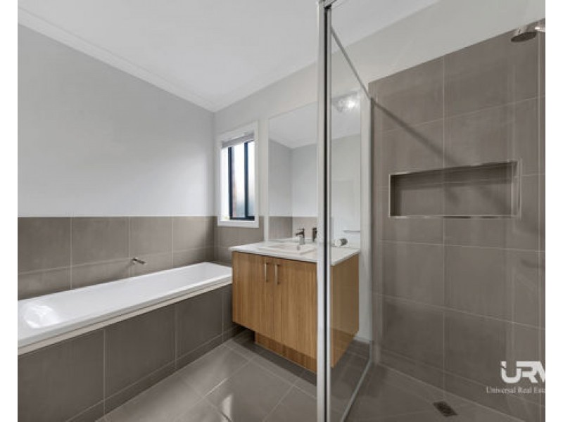 13 Tucholsky drive, Kalkallo VIC 3064