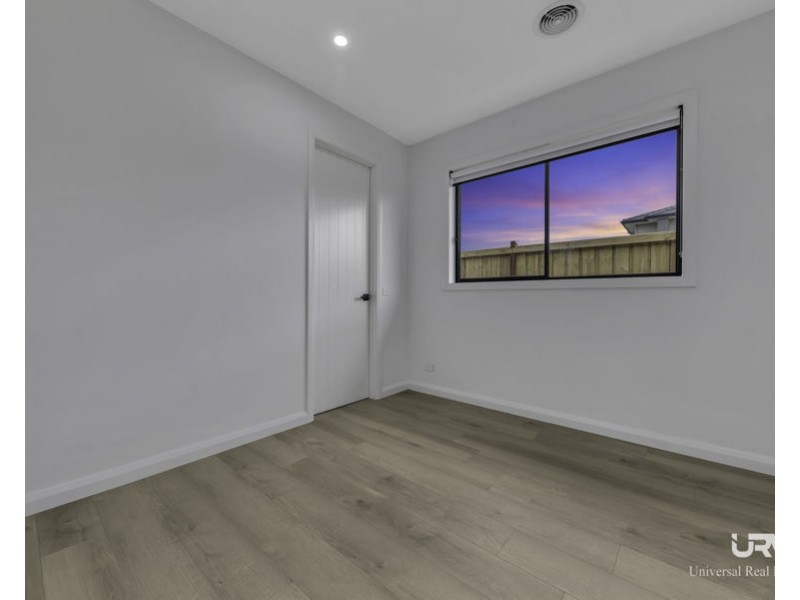 15 Commonwealth Circuit, Donnybrook VIC 3064