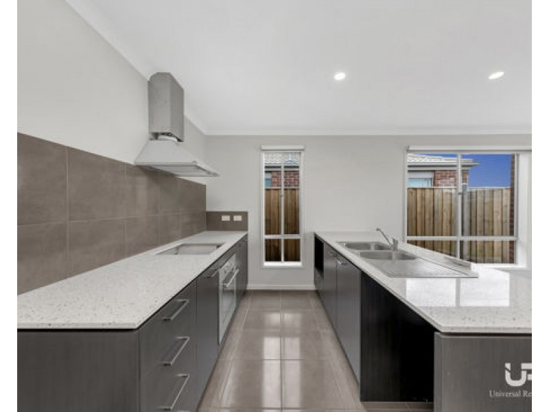 25 Weston Street, Mickleham VIC 3064