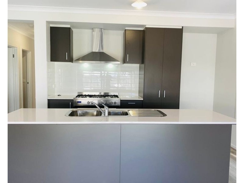 81 Molesworth Crescent, Donnybrook VIC 3064