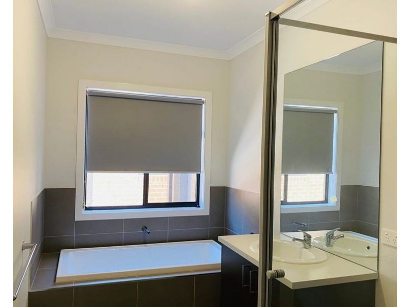 81 Molesworth Crescent, Donnybrook VIC 3064