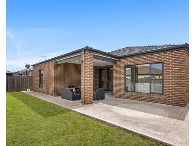 19 Barnato Street, Mickleham VIC 3064