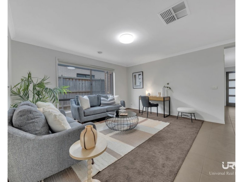 14 Primavera Drive, Mickleham VIC 3064