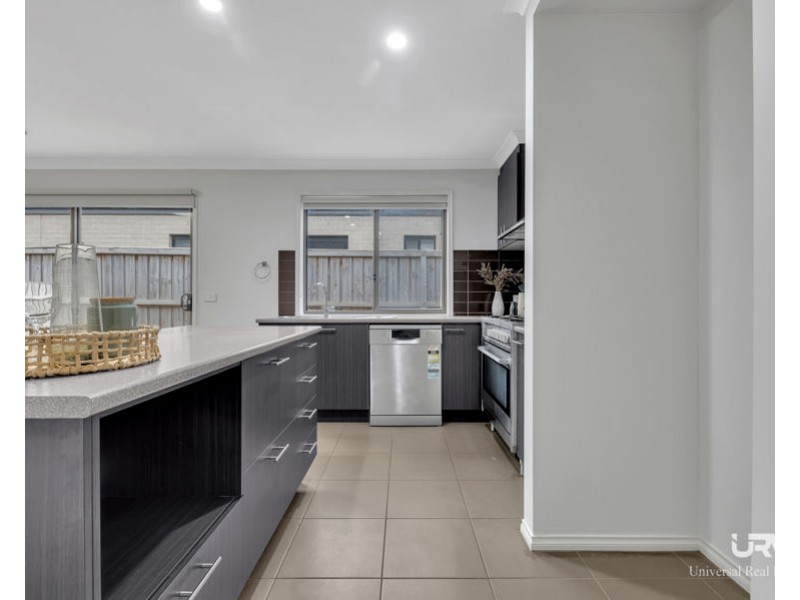 14 Primavera Drive, Mickleham VIC 3064