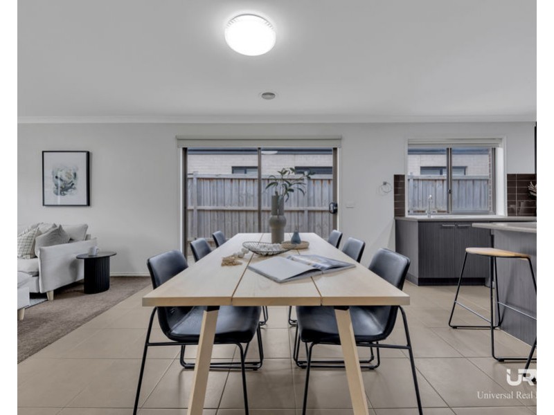 14 Primavera Drive, Mickleham VIC 3064