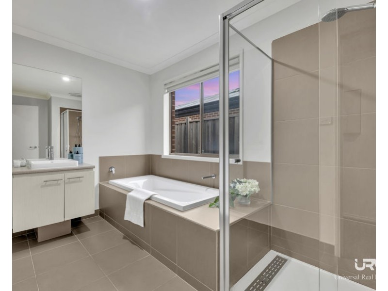 14 Primavera Drive, Mickleham VIC 3064