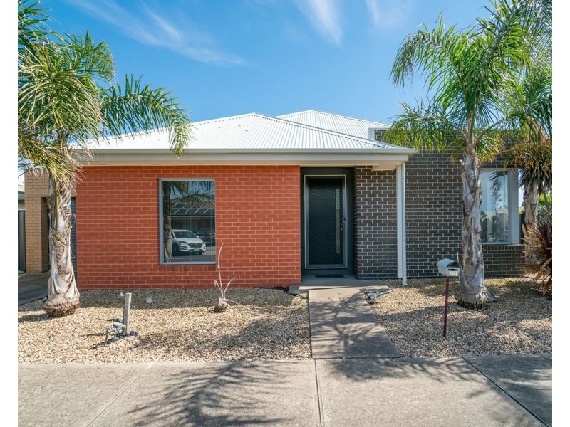 72 Mareeba Way, Craigieburn VIC 3064