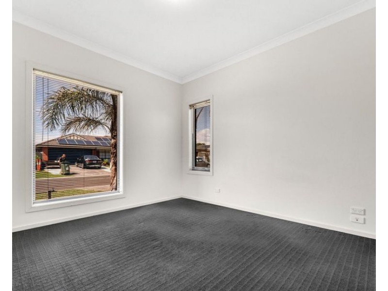 72 Mareeba Way, Craigieburn VIC 3064