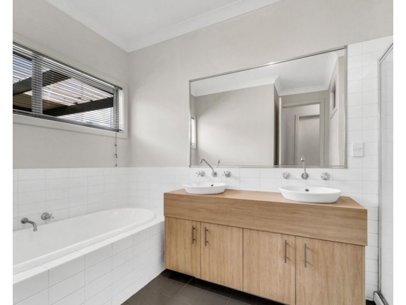 72 Mareeba Way, Craigieburn VIC 3064