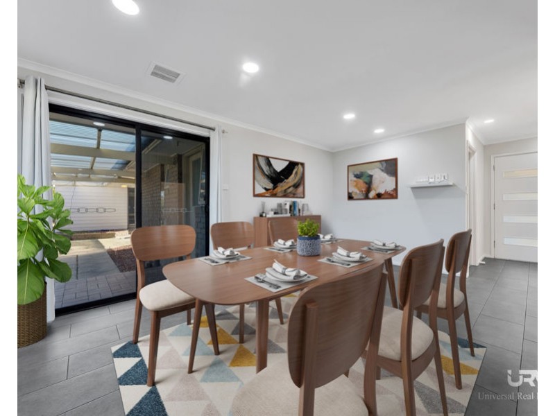 16 Whitley Crecent, Craigieburn VIC 3064
