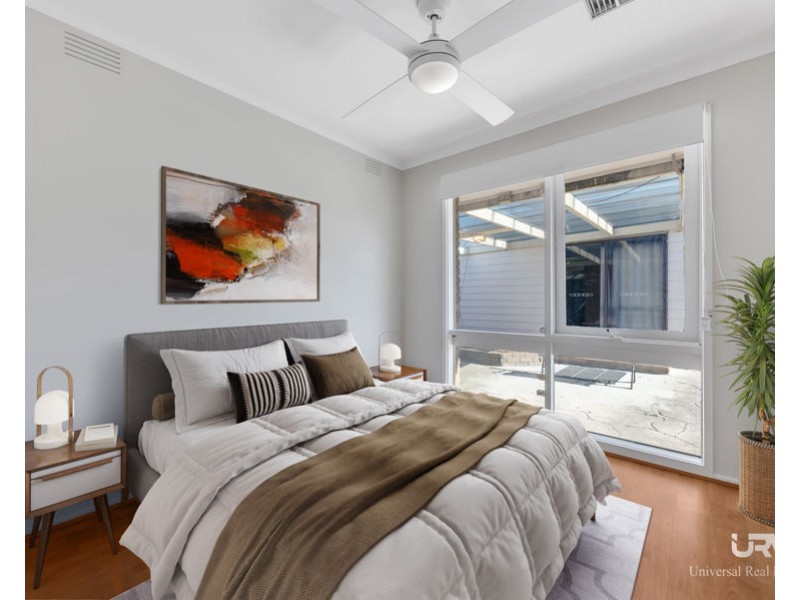 16 Whitley Crecent, Craigieburn VIC 3064