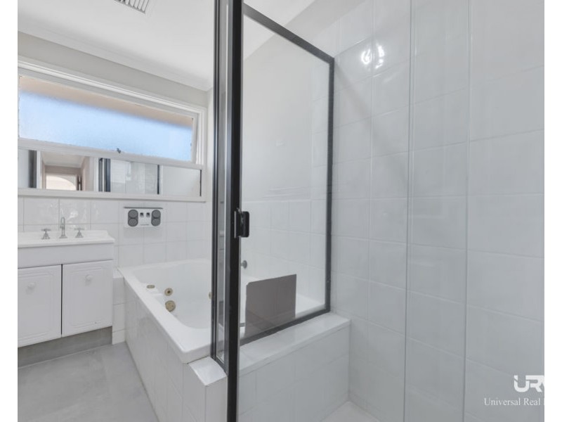 16 Whitley Crecent, Craigieburn VIC 3064