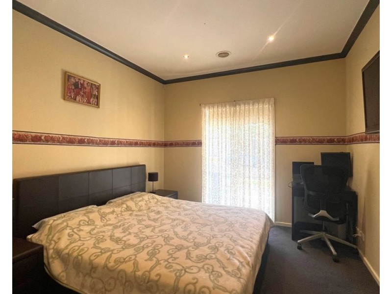 37 Hoxton Crescent, Craigieburn VIC 3064