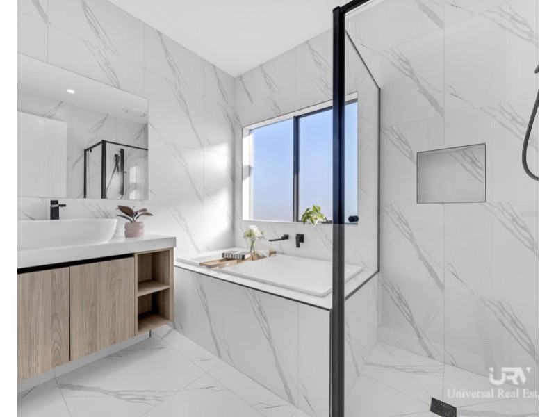 2/5 Sallybank Crescent, Wollert VIC 3750