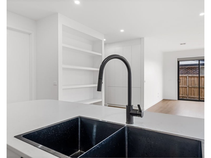 9 Beaconsfield Drive, Mickleham VIC 3064