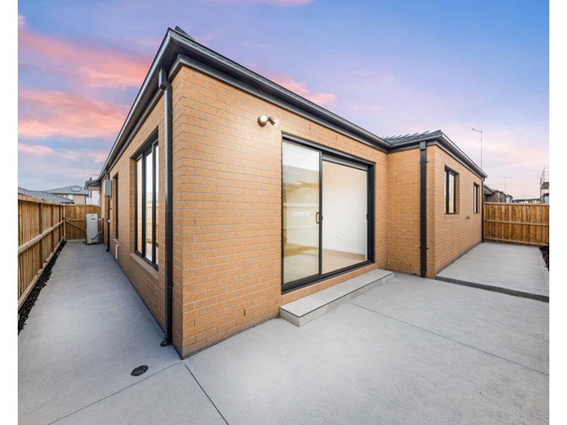 9 Beaconsfield Drive, Mickleham VIC 3064