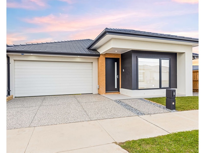 9 Beaconsfield Drive, Mickleham VIC 3064